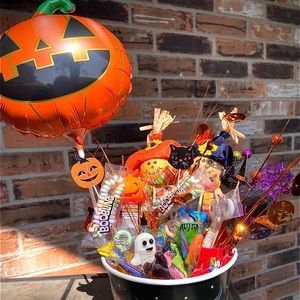 Costumized halloween baskets